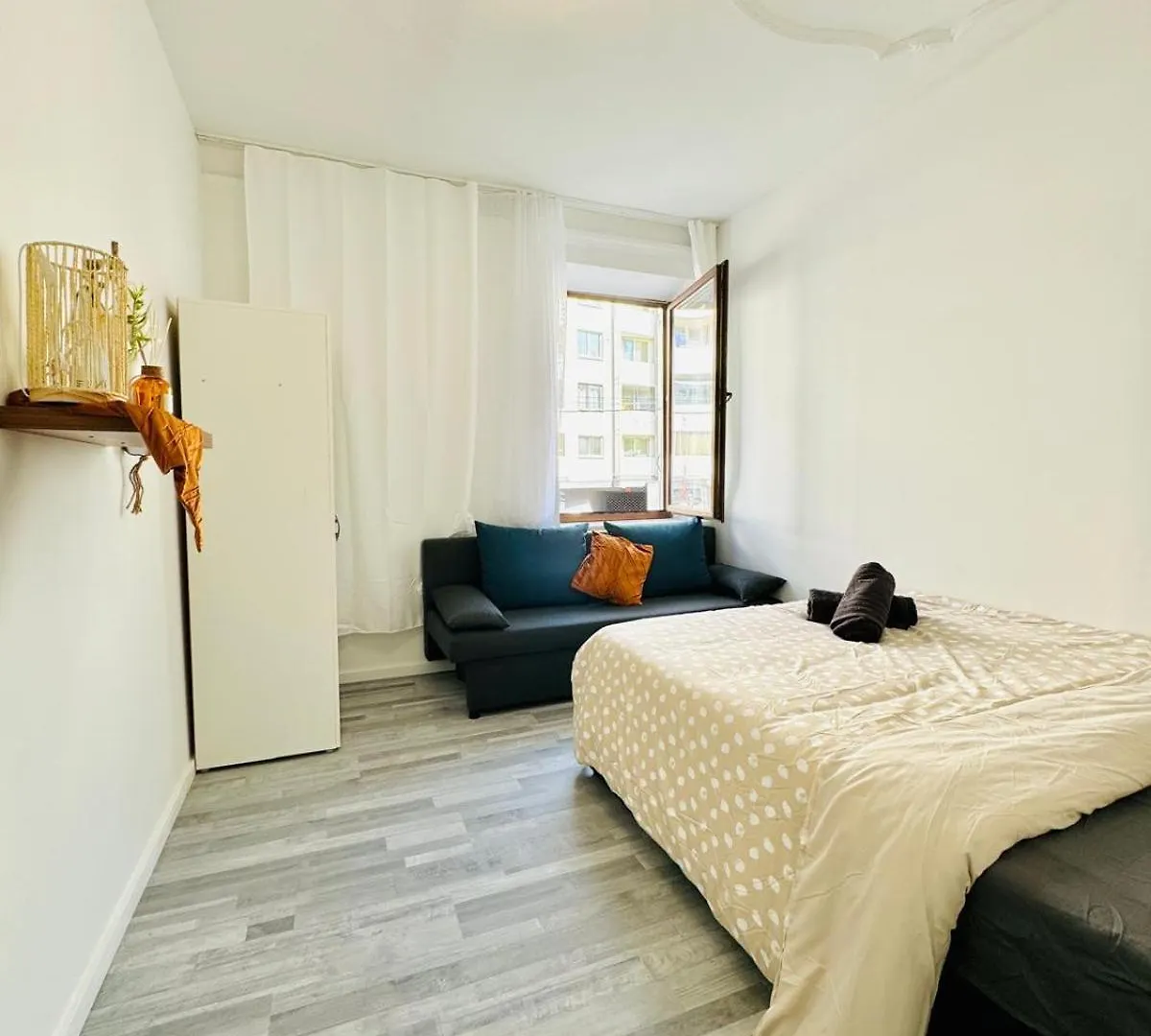 Very Spacious Apartment For Up To 7P With Great Location Vienna
