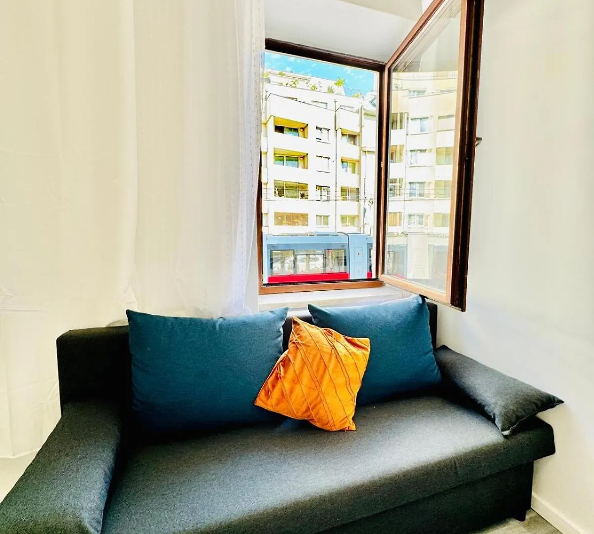 Very Spacious Apartment For Up To 7P With Great Location Vienna