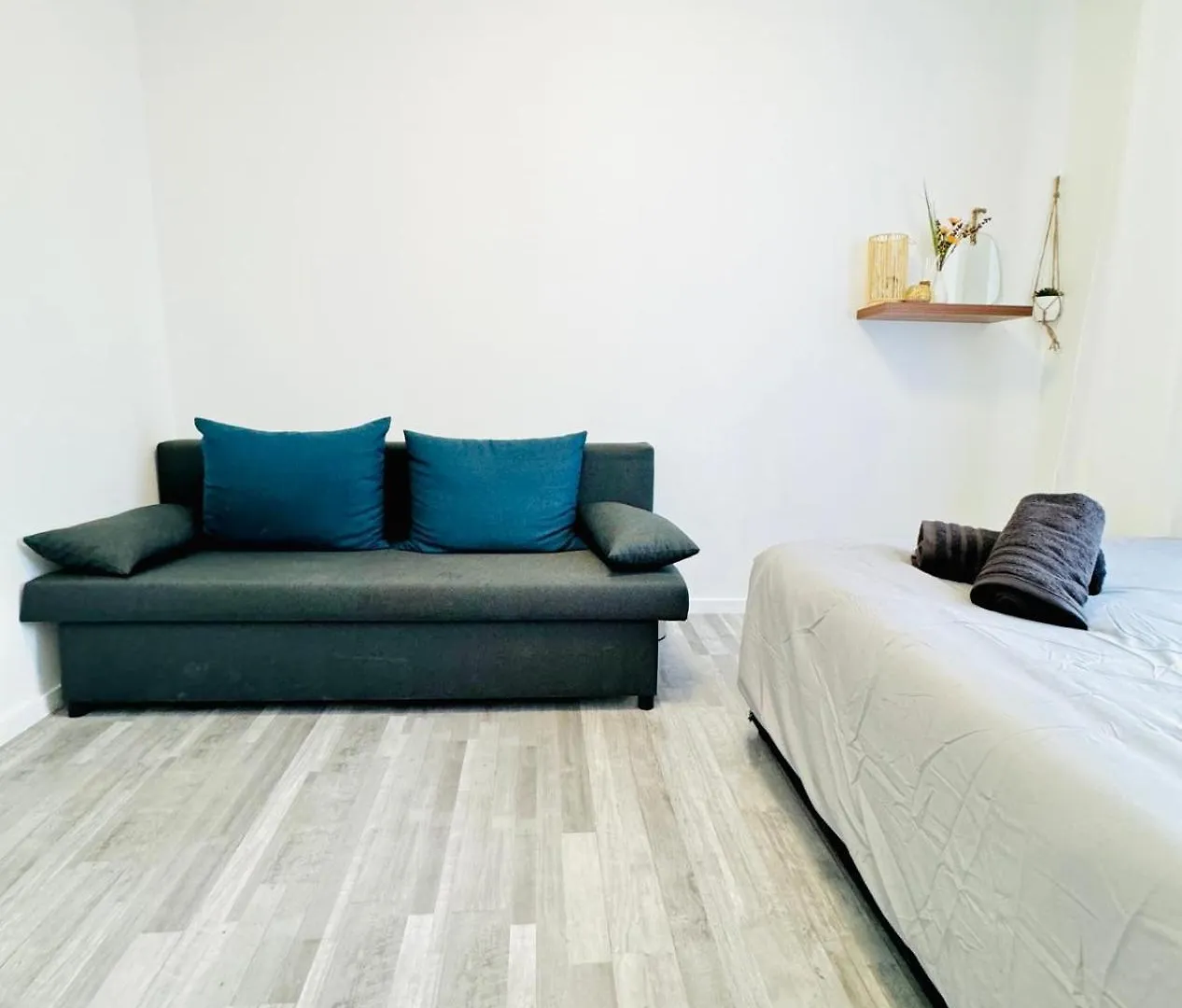 Very Spacious Apartment For Up To 7P With Great Location Vienna
